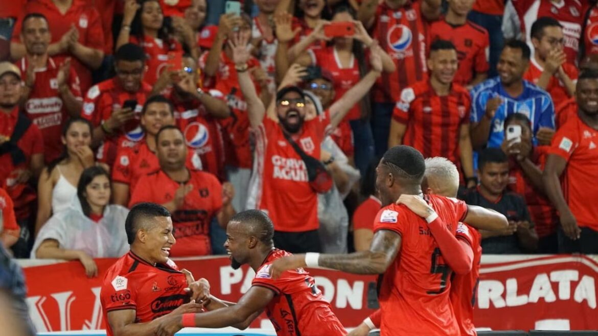 América jugó, gustó y goleó en el clásico de Colombia